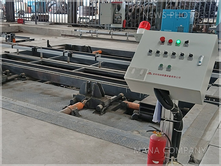 1629871368919982.jpg 現(xiàn)場-開合模機01.jpg