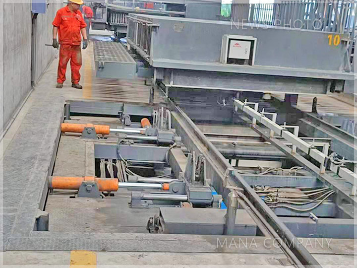 1629871376327686.jpg 現(xiàn)場-開合模機.jpg